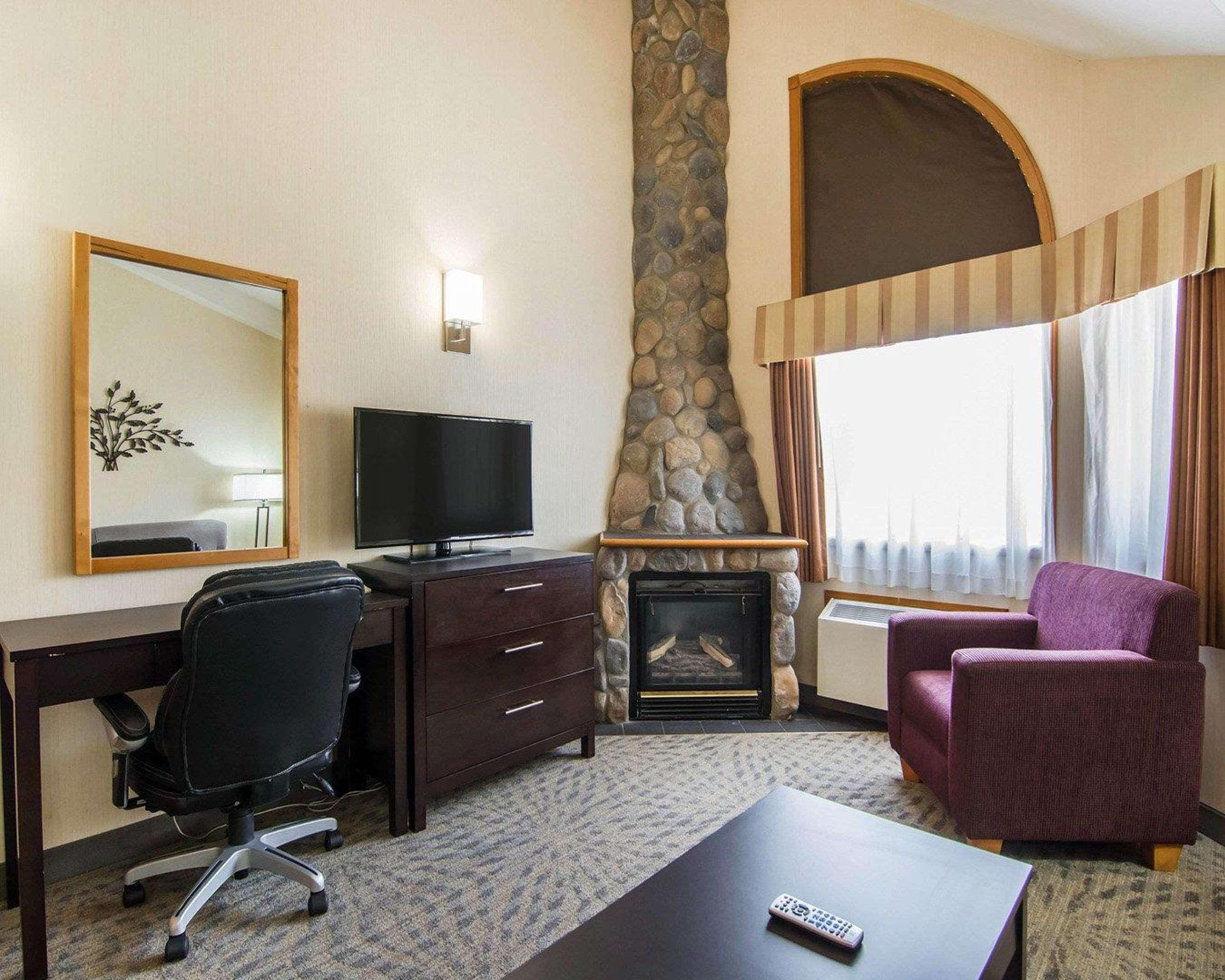 Chateau Canmore Esterno foto
