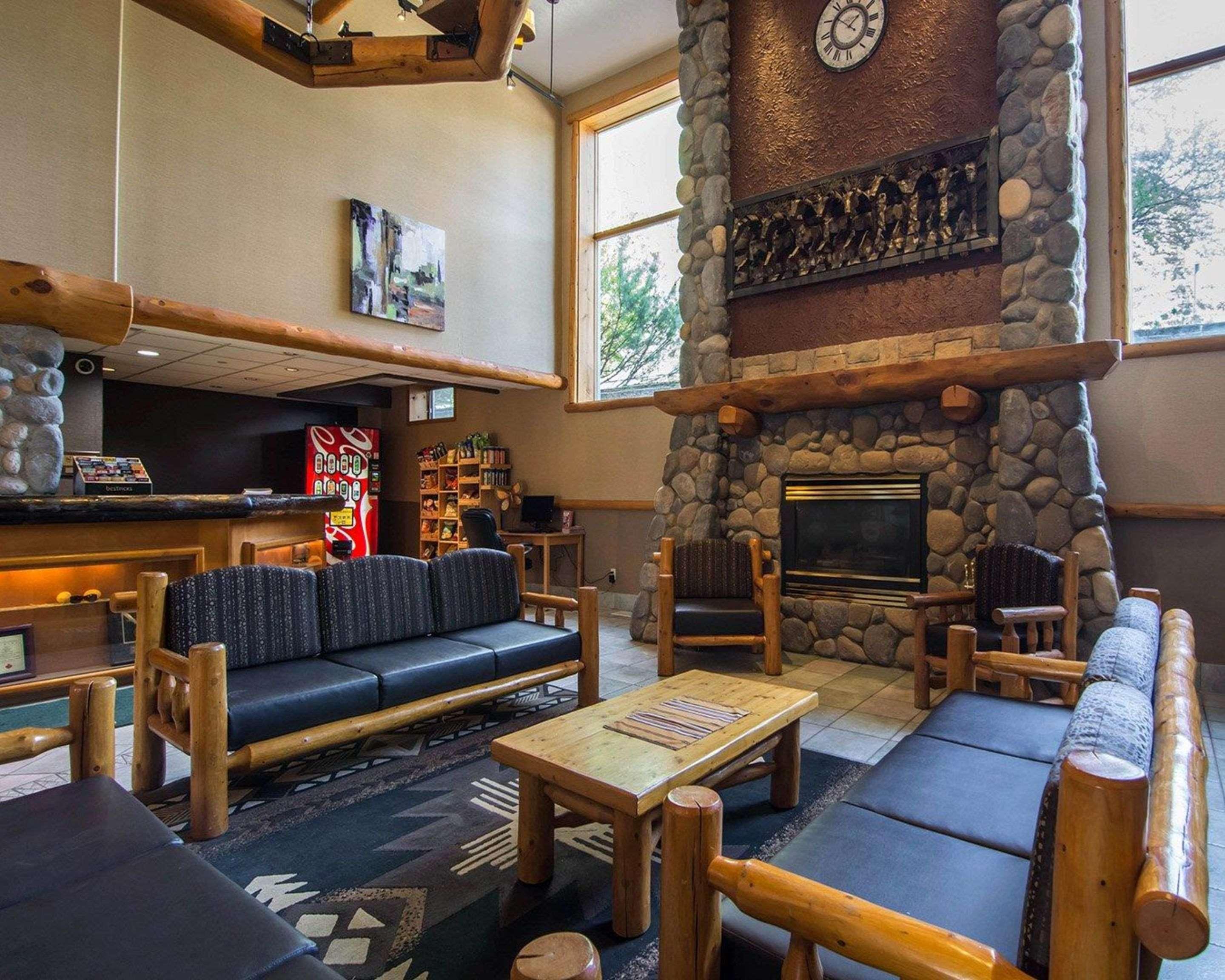 Chateau Canmore Esterno foto